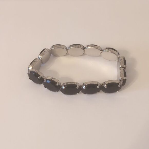 742 Silver with Black Faceted Stones Oval Link Beaded Stretch Bracelet - Picture 3 of 4